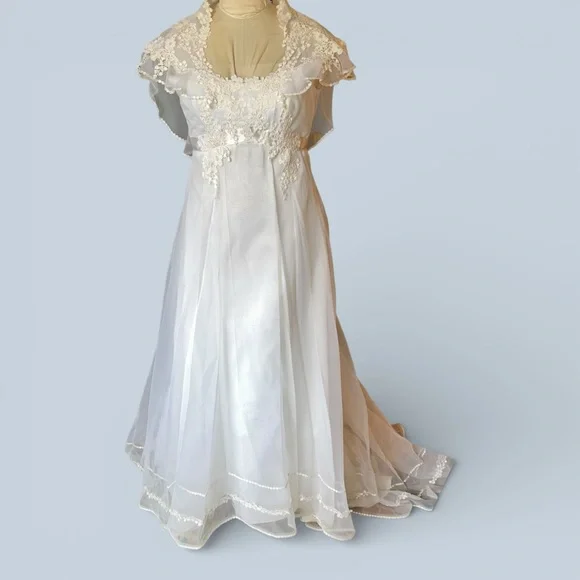 Vintage 1970s Romantic Empire Waist Union Made  White Wedding Gown Size 12 Boho - Picture 3 of 16